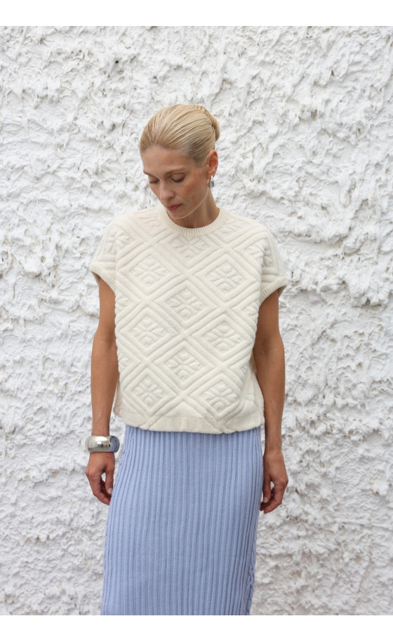 Жилет L223 молочний