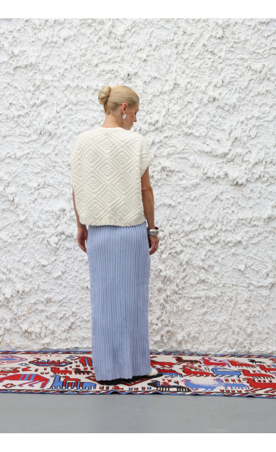 Жилет L223 молочний