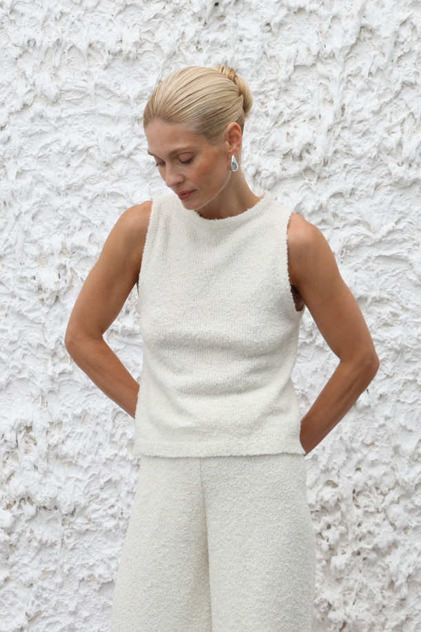 Топ L237 молочний